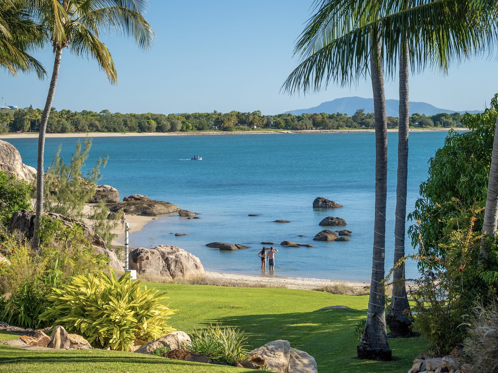 Queensland Winter Sun: Grey Nomad's Guide to the Tropics